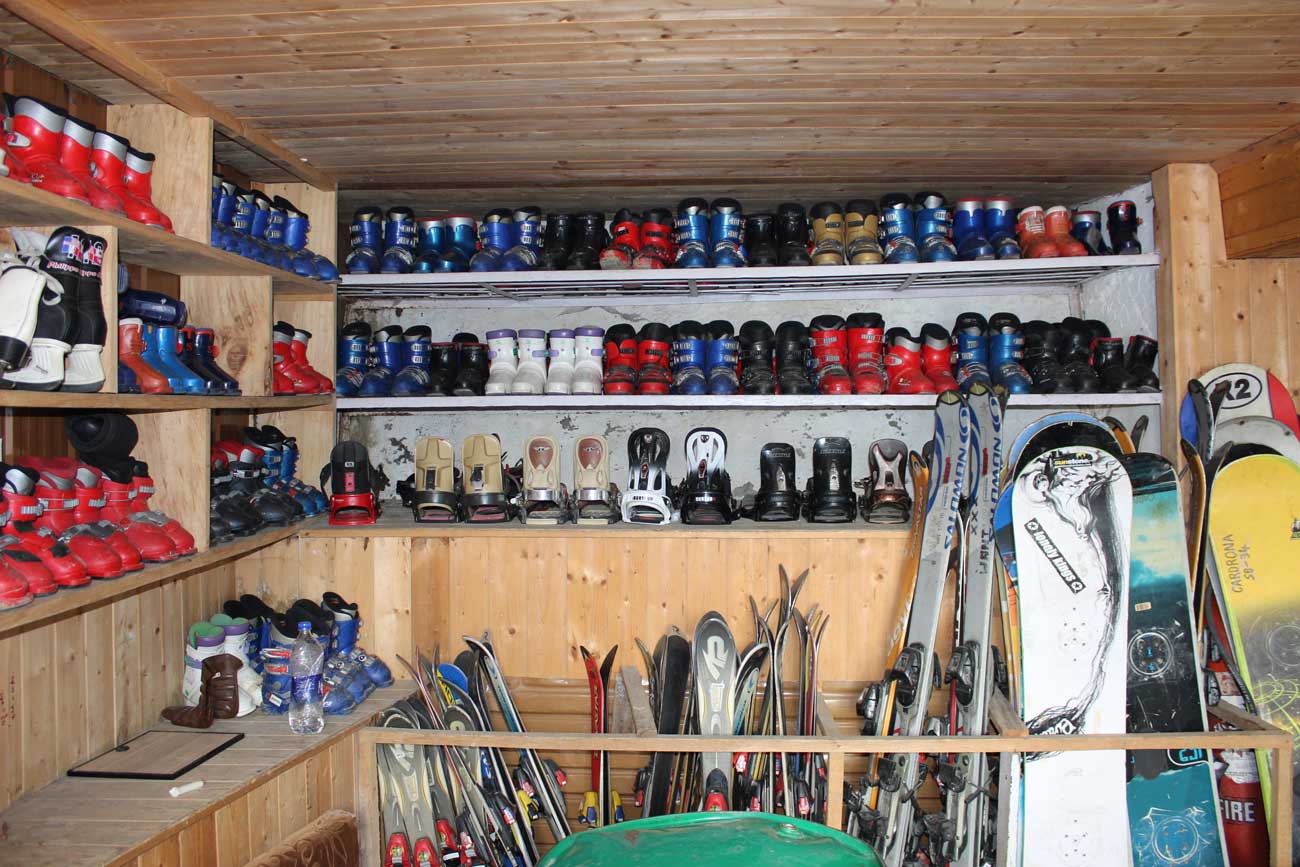 Snowboard fitting at Global Ski Shop