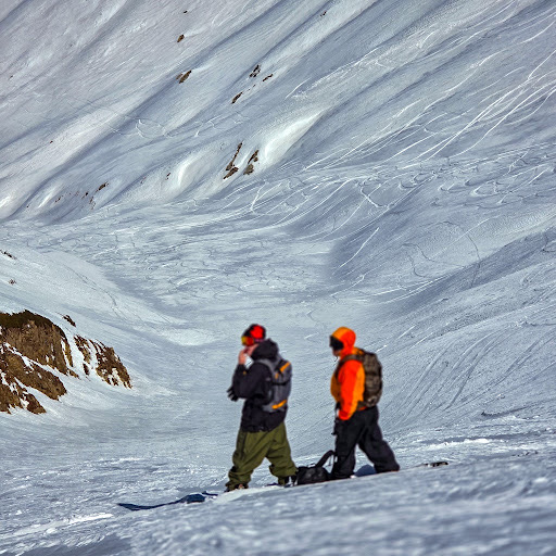Powder bowl freeride skiing in Gulmarg